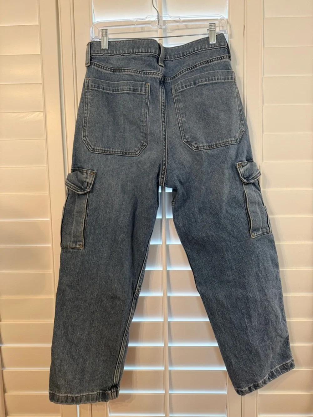 Hollister Women'sCargo Cropped Jeans - Picture 5 of 6